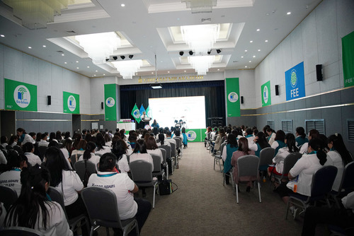 “Эко сургууль- цэцэрлэг” хөтөлбөрөөр хүүхдүүд үрсэлгээ хийж мод тарьж сурсан байна